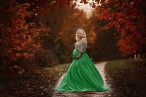 Read more about the article Fall maternity portraits Cambridge